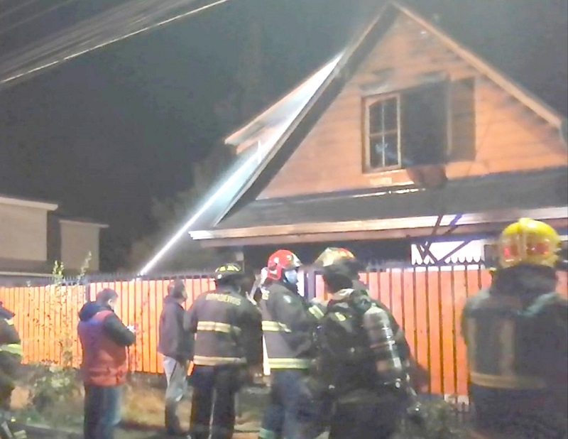 Linares: Incendio provoca daños cuantiosos en vivienda del sector Oriente