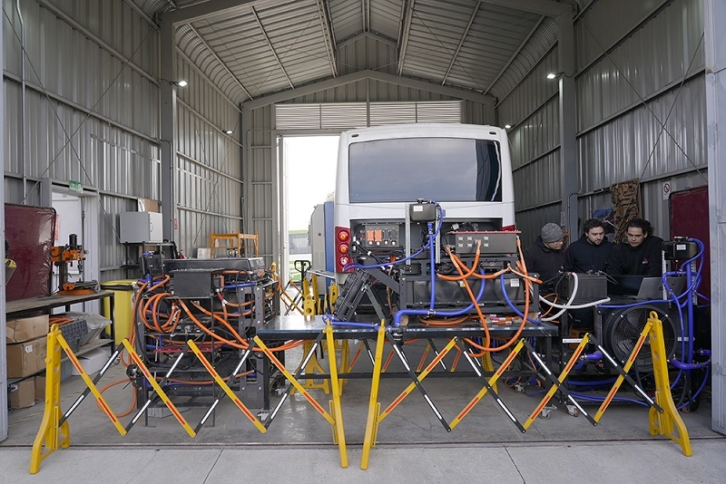 Cómo avanza la construcción del primer bus a hidrógeno hecho en Chile