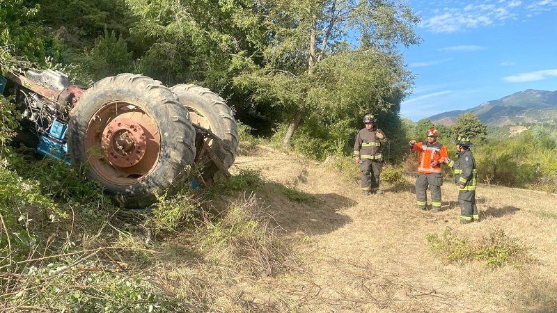 Linares: volcamiento de tractor dejó una persona fallecida en sector El Culmen