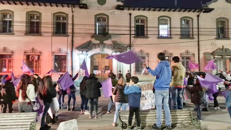 Yerbas Buenas: caravana llegó al frontis de cárcel en Linares exigiendo justicia en caso de femicidio