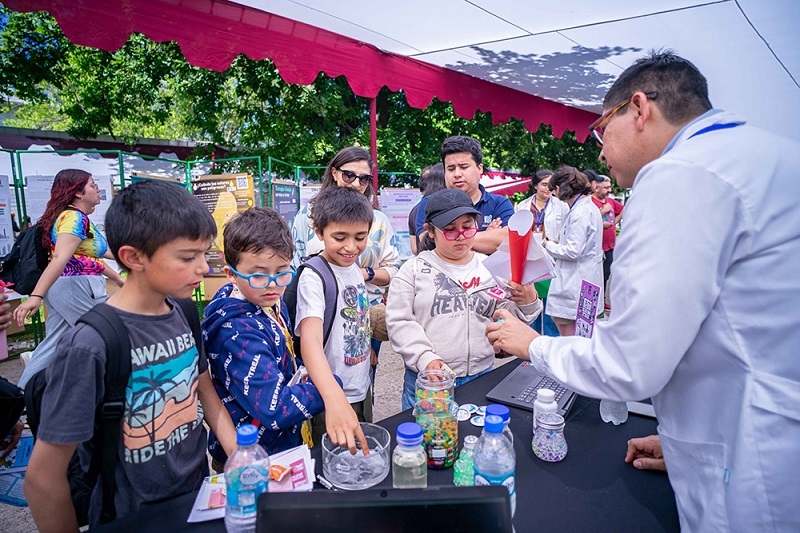 Escolares y académicos protagonizan primera edición de FestiCiencia