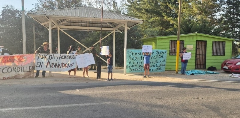 Protesta en Puente 3 Arcos de vecinos exigió celeridad en faenas de reparación de caminos en precordillera de Linares