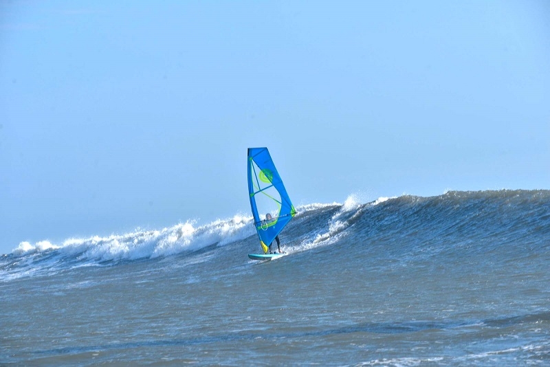 Viernes 17, sábado 18 y domingo 19 de enero: Expectación por fecha final de campeonato nacional de windsurf en playa de Llico