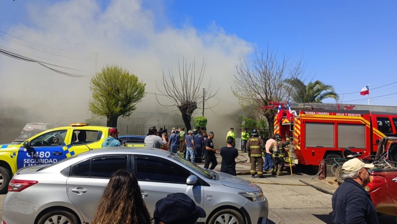 Linares: incendio afectó a vivienda en avenida Brasil frente a Hospital