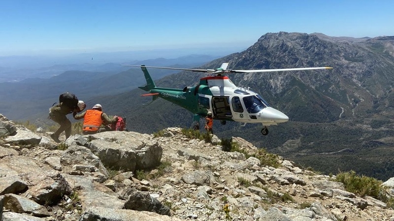 Carabineros del GOPE Maule rescatan a joven extraviado en el parque Altos de Lircay