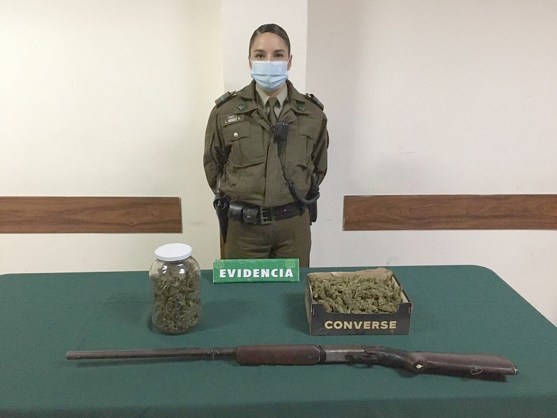 Carabineros de OS7 Talca incautó droga y armas desde un domicilio en Linares