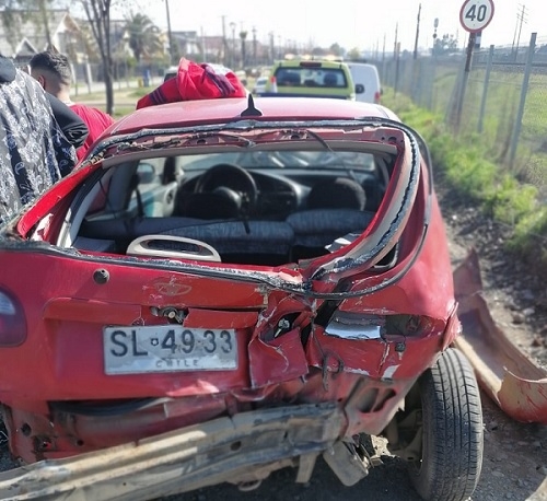 Linares: Tren impacta a vehículo en cruce ferroviario Camus y ocupantes salvan ilesos