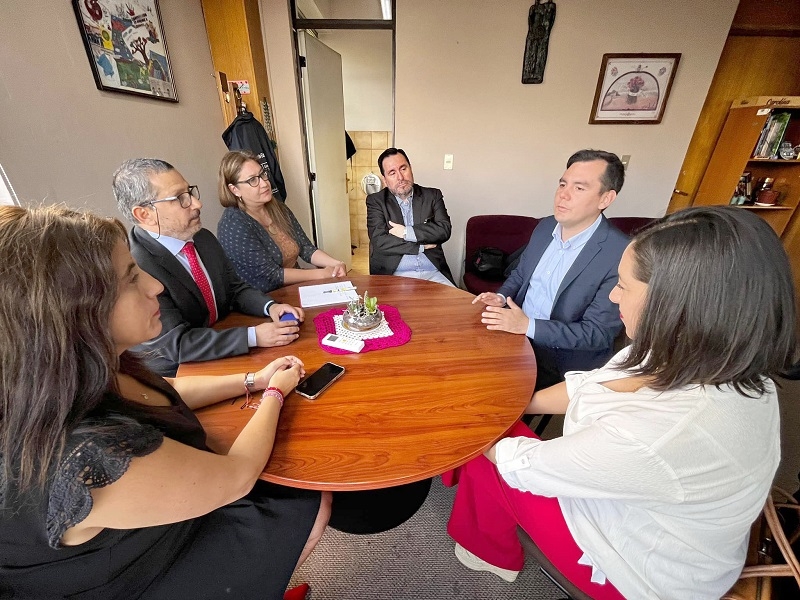 Presentaron a Director Ejecutivo de SLEP Los Álamos en Linares