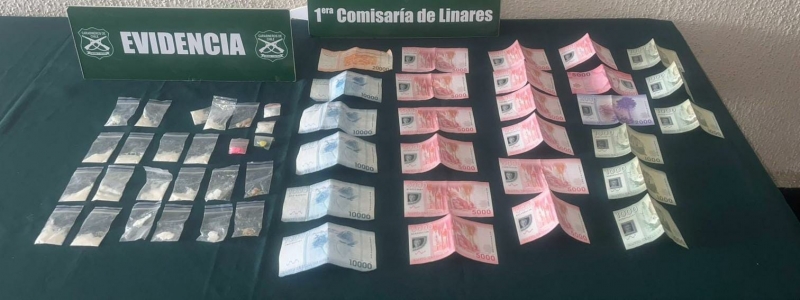 Carabineros motorizados capturan a un sujeto por microtráfico de drogas en plena vía pública de Linares