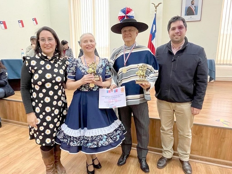  Pareja de Yerbas Buenas obtuvo el primer lugar en campeonato provincial de cueca del adulto mayor 2023