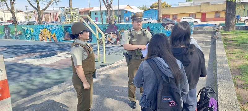 Linares: Carabineros impulsa campaña preventiva de consumo de drogas y alcohol en la vía pública