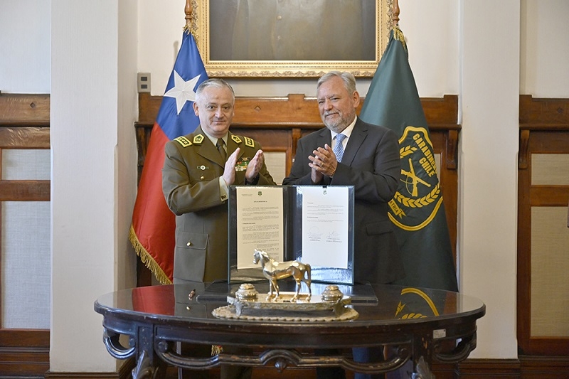 Con inauguración de salón y ofrenda floral se conmemoró aniversario del natalicio del General Carlos Ibáñez del Campo