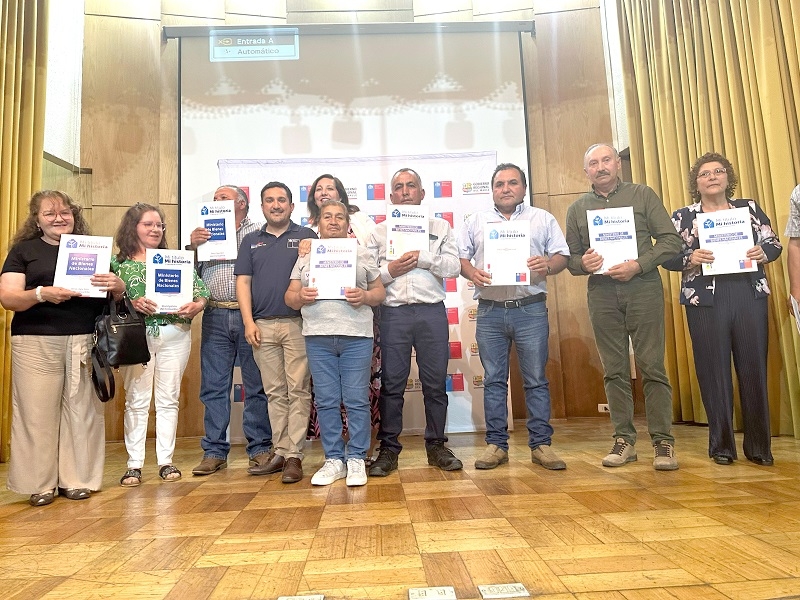 Linares : Entregaron Títulos de dominio para 70 familias