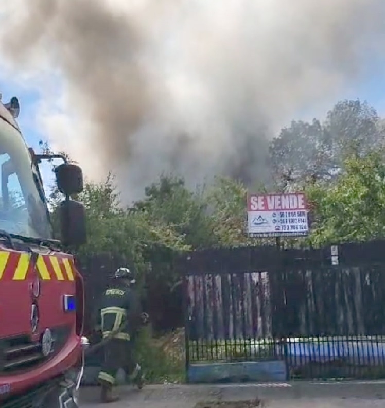 Linares: Incendio afectó vivienda de población Hernán Larraín