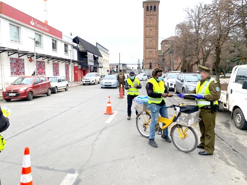 Carabineros junto a personal de Seguridad Pública y Club de Ciclistas entregó chalecos reflectantes  a ciclistas en Linares