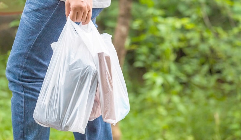 Solicitan cambios a normativa que prohíbe entrega de bolsas plásticas