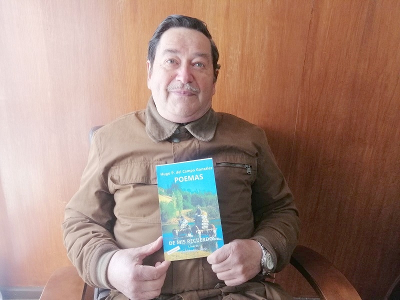 Profesor Hugo del Campo presentó su libro “Poemas de mis recuerdos”