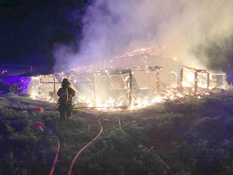 Bomberos de Linares trabajó en incendio en sector los batros