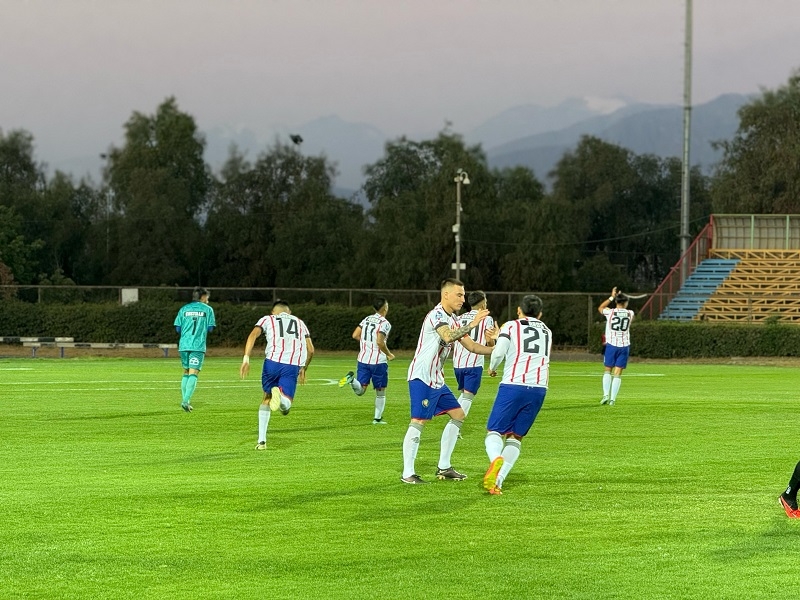 A pesar de la derrota: Albirrojos dejaron una buena impresión en el municipal de La Pintana 