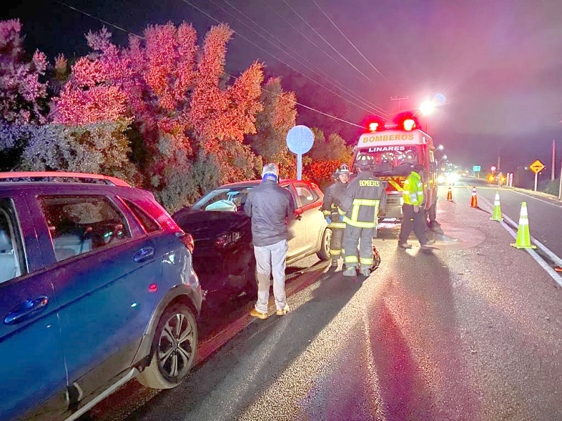 Bomberos auxilió a involucrados en colisión por alcance camino a Yerbas Buenas