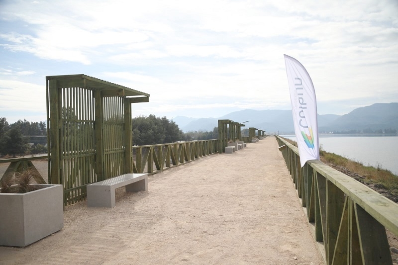 Nuevo espacio turístico: Municipalidad de Colbún junto a Colbún S.A. inauguran paseo pretil Machicura