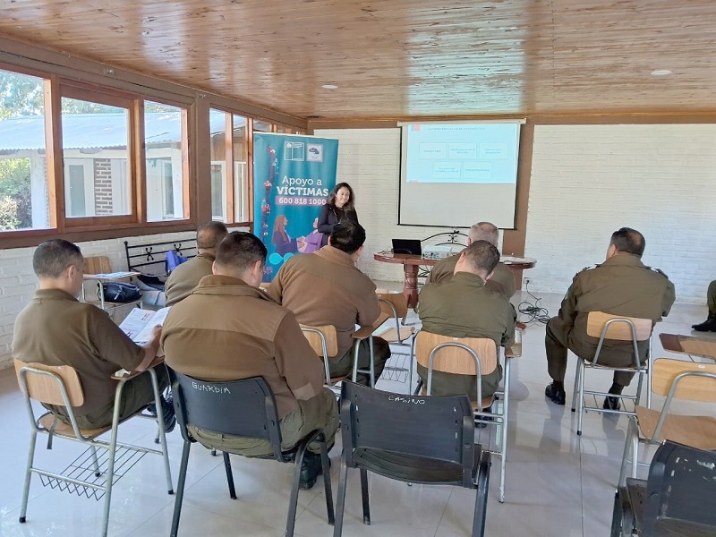 Instructores en Derechos Humanos de Carabineros dictaron charla a funcionarios de la Prefectura de Linares