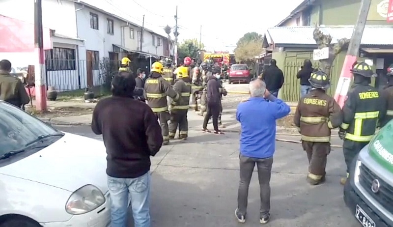 Linares: Incendio afectó a vivienda en población Los Castaños