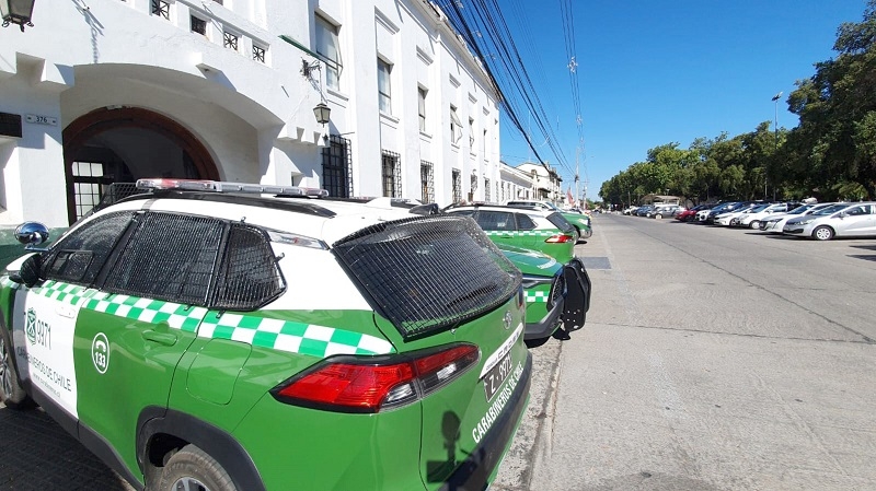 Linares:  Carabineros detuvo a una mujer y un hombre por robo de celular en plena vía pública.