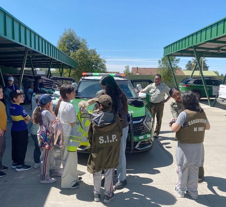 Cauquenes: Carabineros compartió con los niños del Liceo Bicentenario Inmaculada Concepción