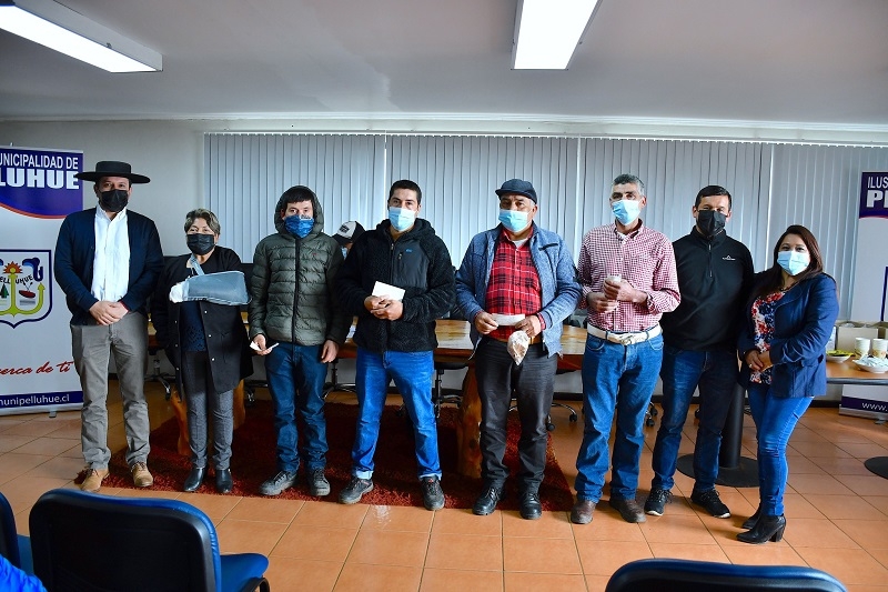 Agricultores No INDAP de Pelluhue reciben bono de emergencia