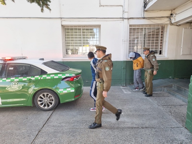 San Javier: Carabineros detuvo a sujetos por robo con intimidación y porte de arma cortante 