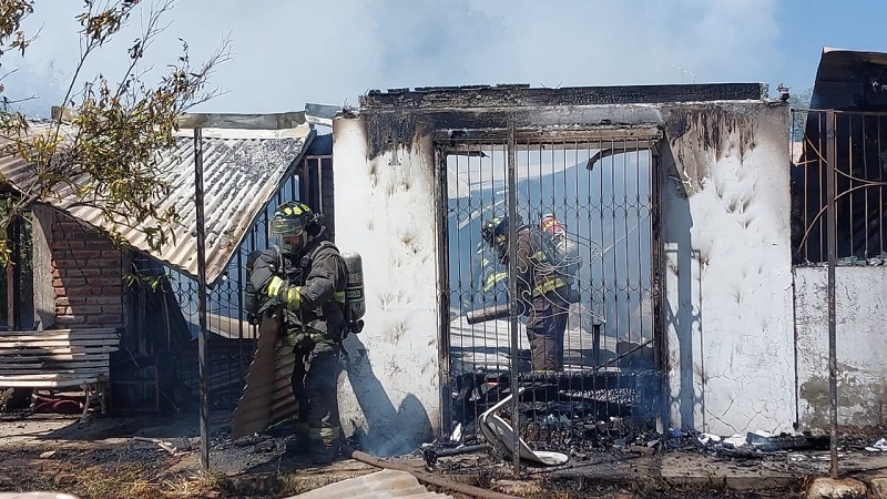 Linares: Incendio consume vivienda en sector camino a Palmilla