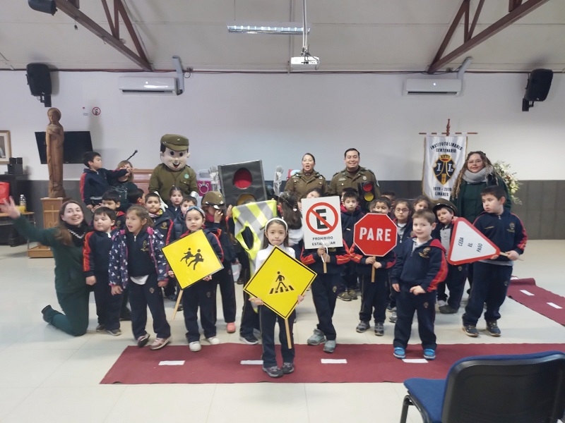  Carabineros realizó charla de convivencia vial a los niños de pre básica del Instituto Linares