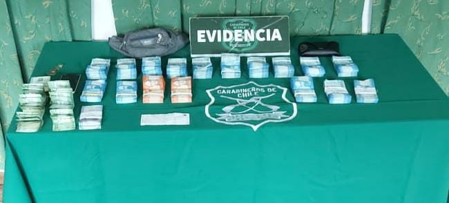 Carabineros de Linares captura a tres sujetos, quienes sustrajeron desde un vehículo 18 millones de pesos en la ciudad de Curicó