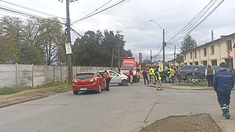 Colisión dejó 2 lesionados en sector norte de Linares