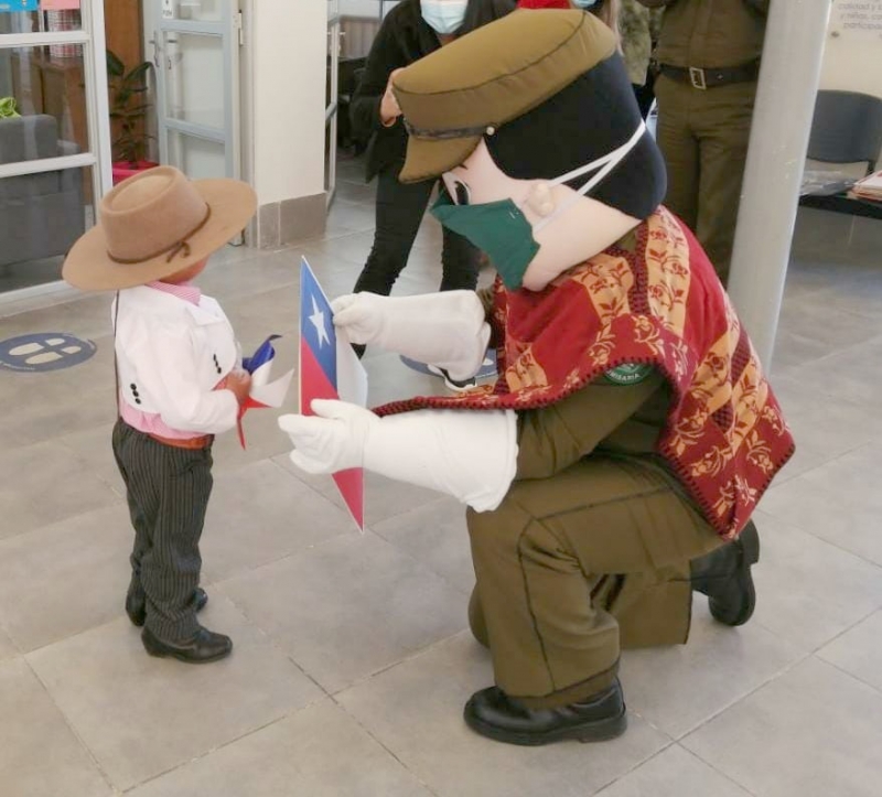 Linares: Carabineros comparte con los niños del jardín infantil “Dominga Cuéllar”