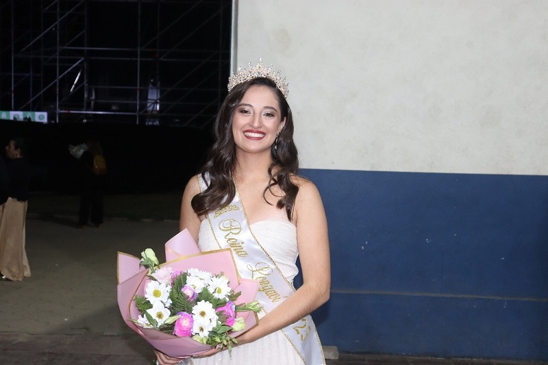 Martina Yáñez Reina del Festival Longaví Canta