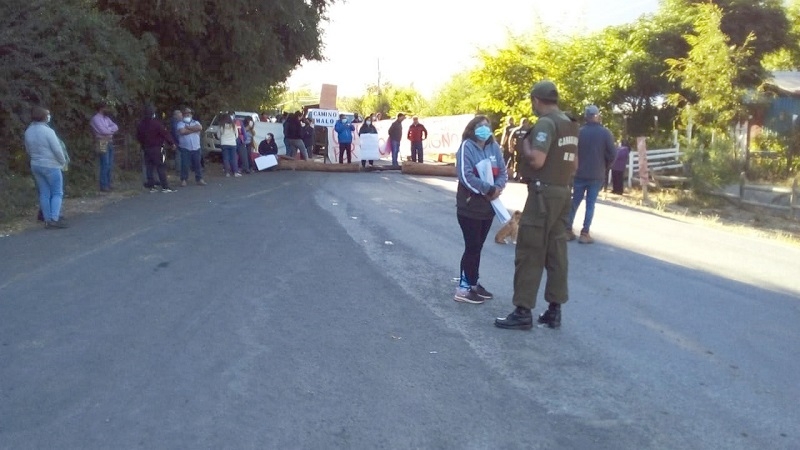 Vecinos de Chupallar-Roblería se tomaron camino exigiendo pavimentación