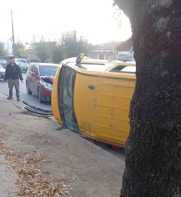 Cauquenes: accidente de tránsito provoca daños en colisión