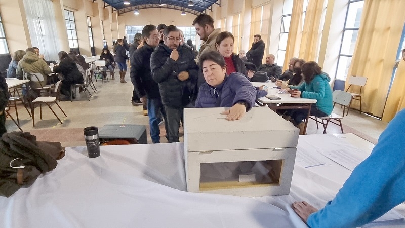 Paro por deuda previsional sigue hasta el lunes en liceos Valentín Letelier y Politécnico de Linares