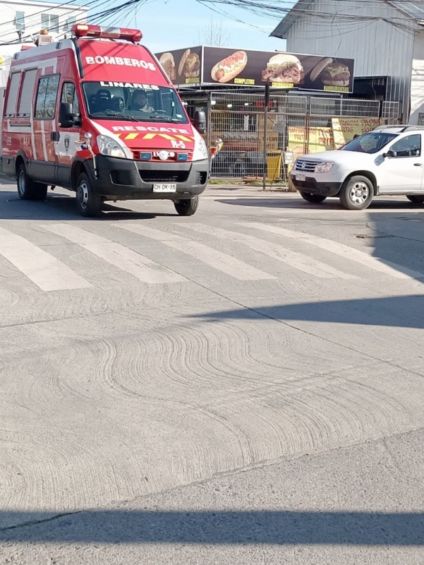 Atropello de mujer movilizó a Bomberos de Linares