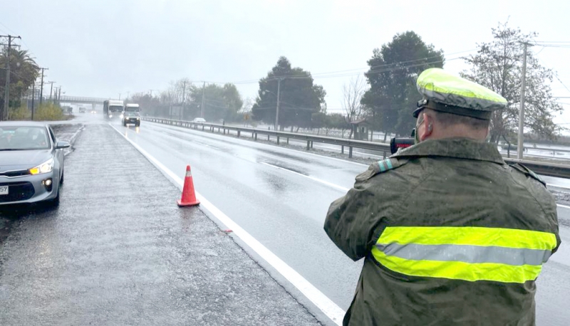 Carabineros llama a conducir con extrema precaución ante el frente de mal tiempo en el Maule