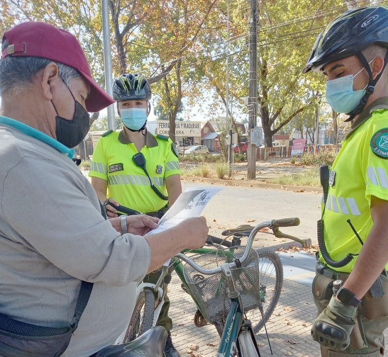 PARRAL: CARABINEROS  PREVIENE A  LOS CICLISTAS DURANTE  LA EMERGENCIA SANITARIA