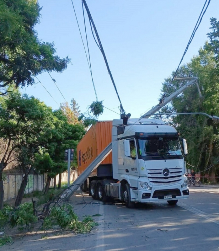 Choque a postes dejó sin luz a más de 260 mil clientes CGE en el Maule durante 2024