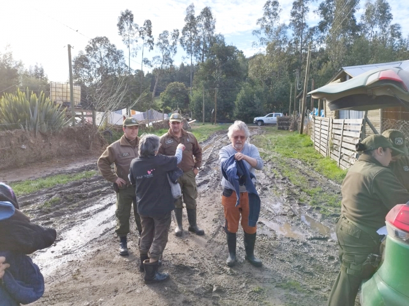 Chanco: Carabineros prestó ayuda a vecinos de sector rural de Santa Ana