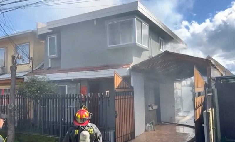 Linares: Incendio movilizó a bomberos a villa Nemesio Antúnez