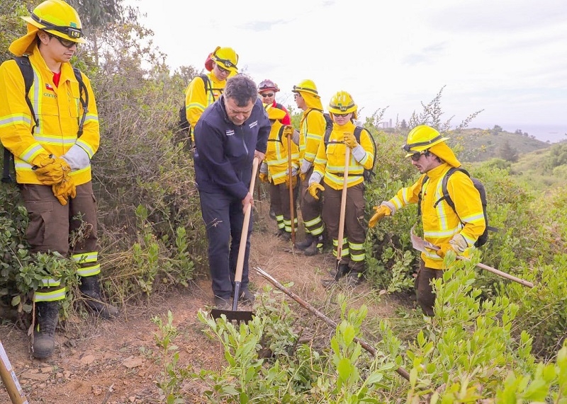 Presentan brigadas nocturnas para la temporada de incendios forestales