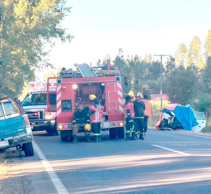 TRES FALLECIDOS DEJÓ COLISIÓN FRONTAL  DE VEHÍCULOS MENORES EN LONGAVÏ