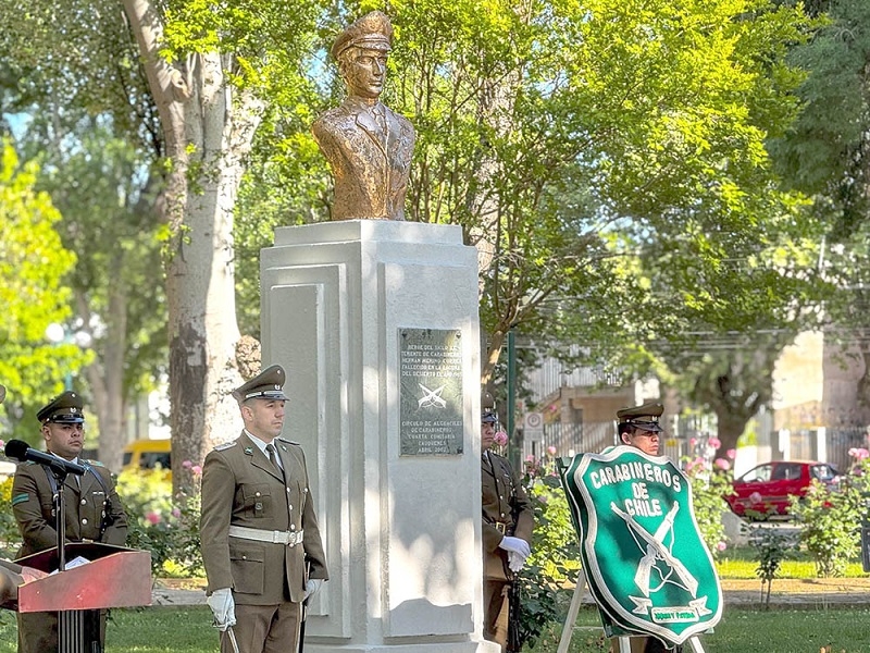 Cauquenes:  realizan emotiva ceremonia en conmemoración de la muerte del Teniente Hernán Merino Correa