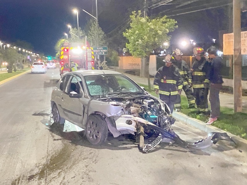 Linares: violenta colisión de vehículos en avenida Aníbal León Bustos